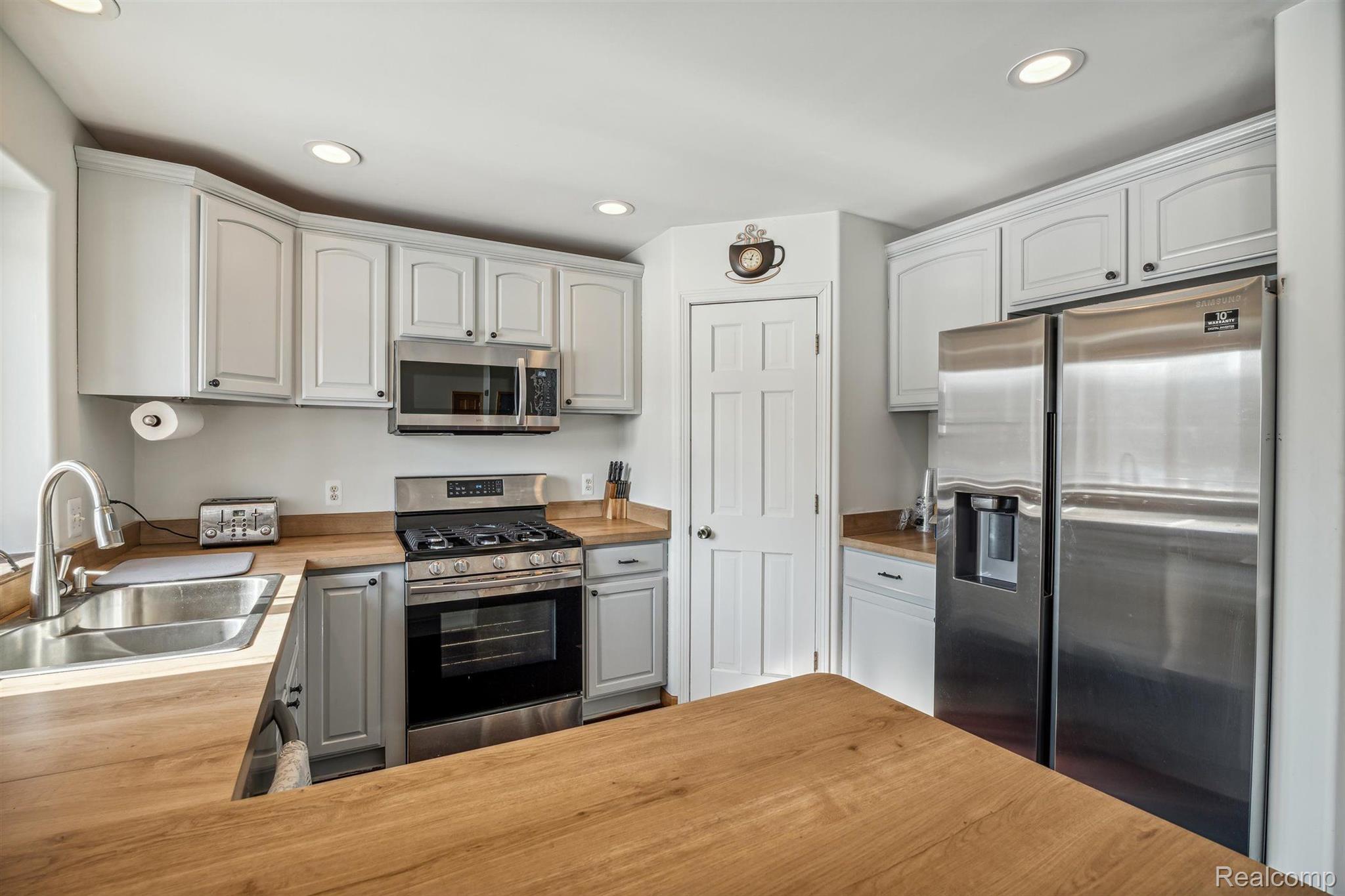 248 East Lovejoy Road Howell, MI 48855 - Photo 16 of 56 Gallery Image 16