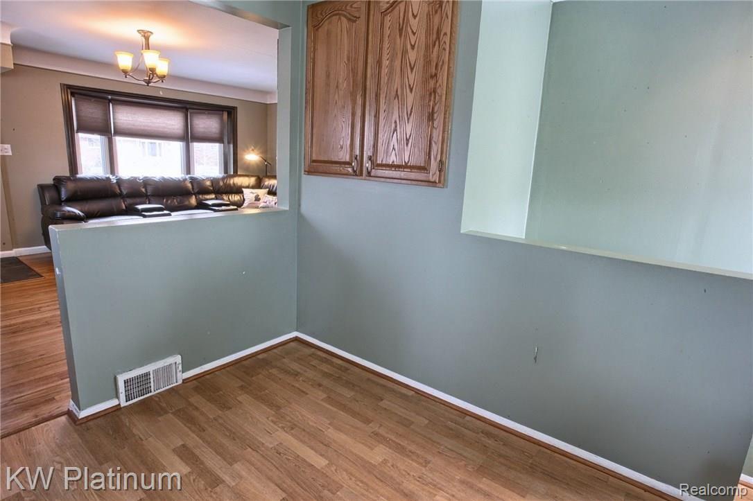 1649 Hampton Road Mount Clemens, MI 48043 - Photo 14 of 22 Kitchen_3rd_View.jpg