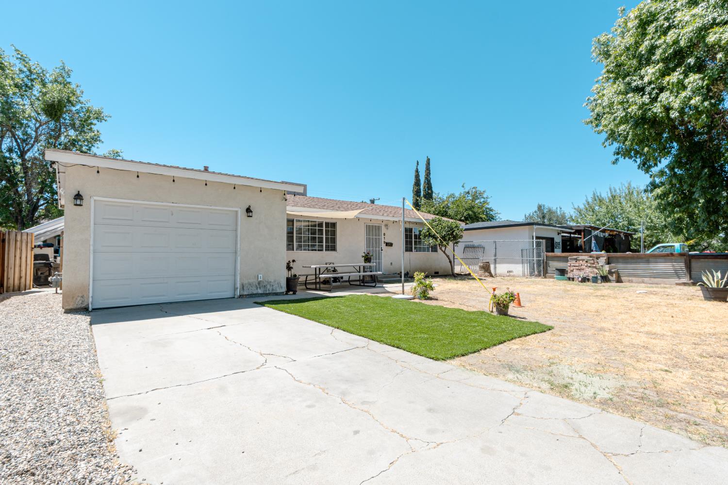 819 Jeffrey Road Los Banos, CA 93635 - Photo 2 of 33