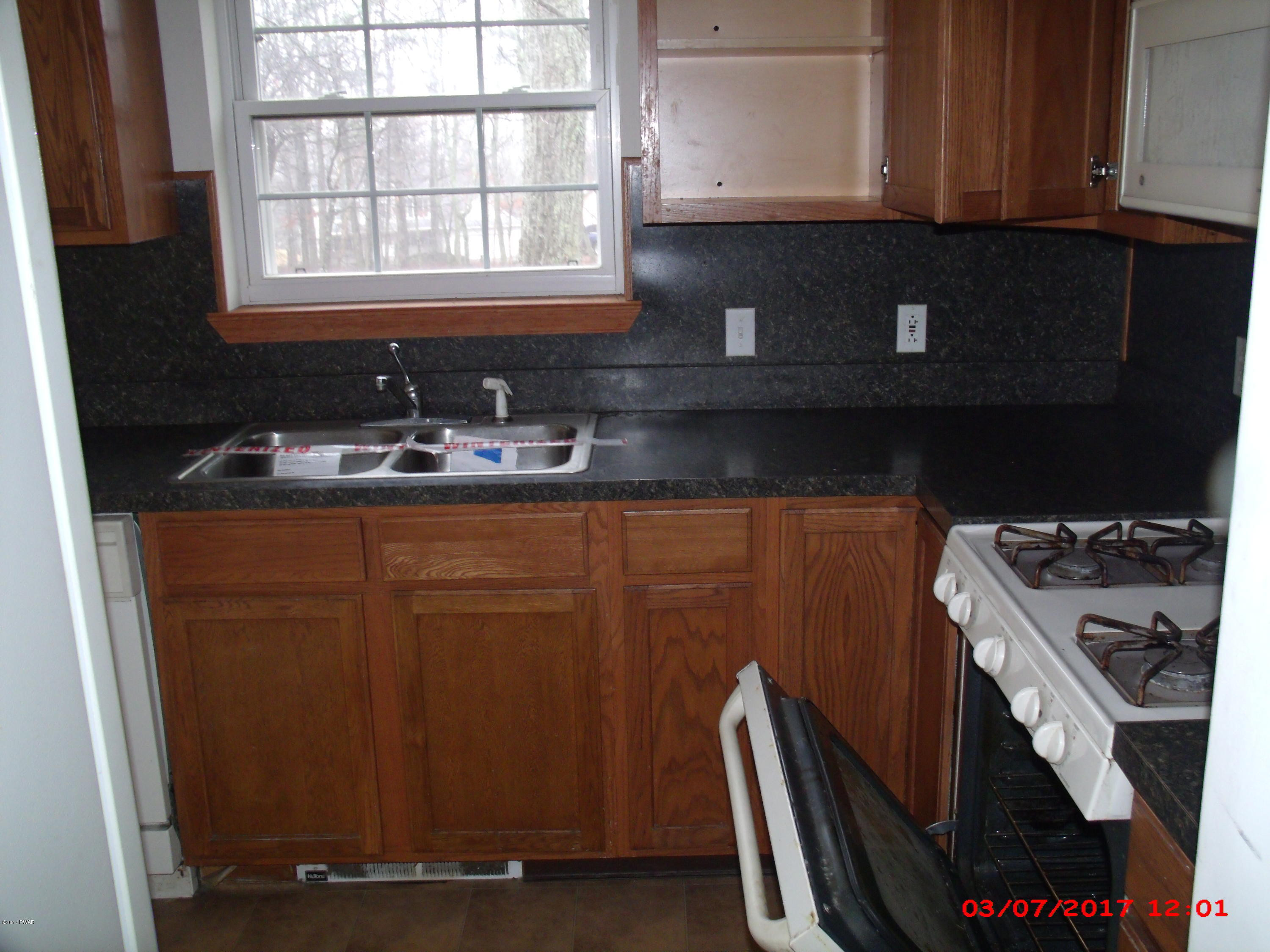 746 Mallard Lane Bushkill, PA 18324 - Photo 4 of 24