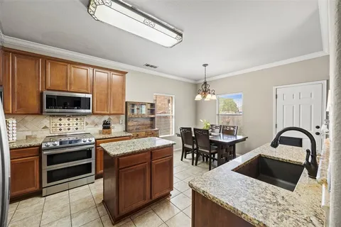 $365,000 | 420 Goldstone Lane, Fort Worth, TX 76131