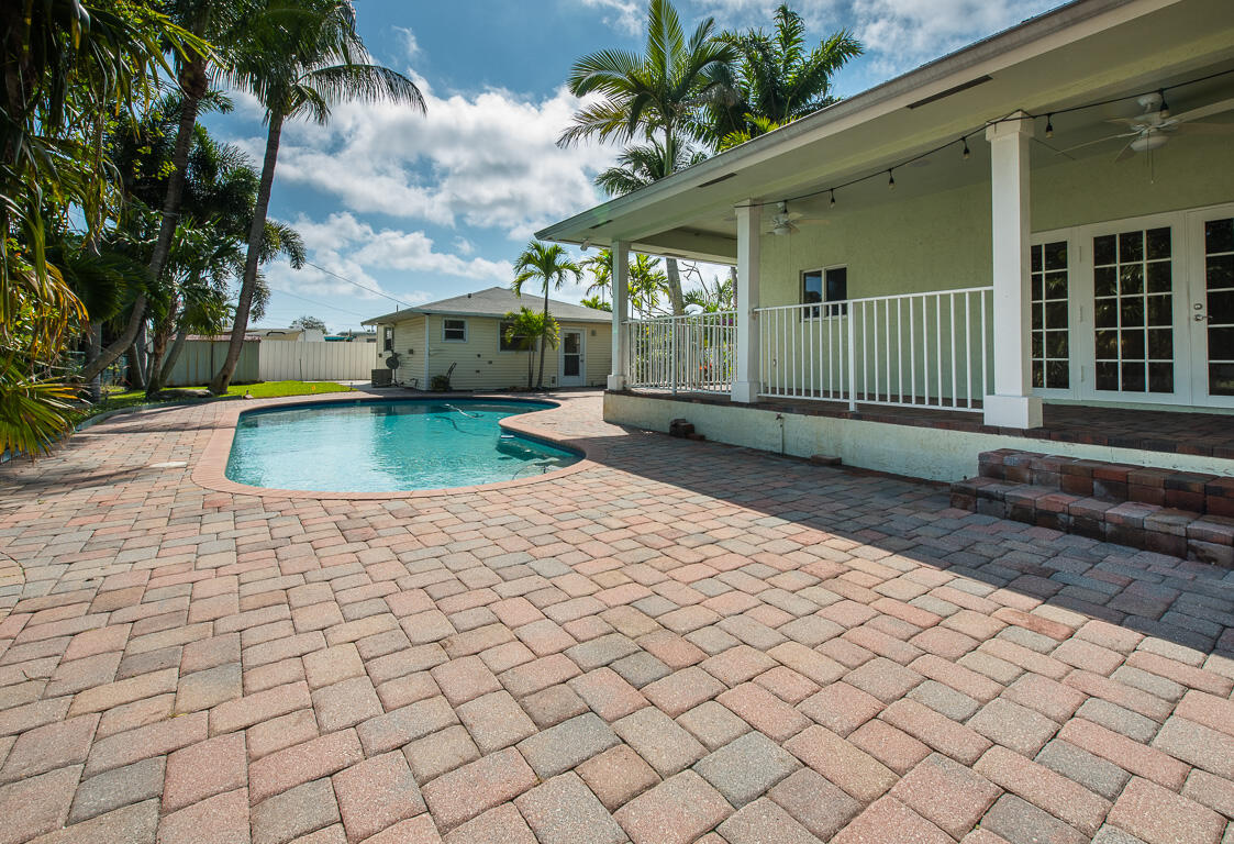199 Northwest 7th Street Boca Raton, FL 33432 - Photo 29 of 37 a view of a house with backyard and garden