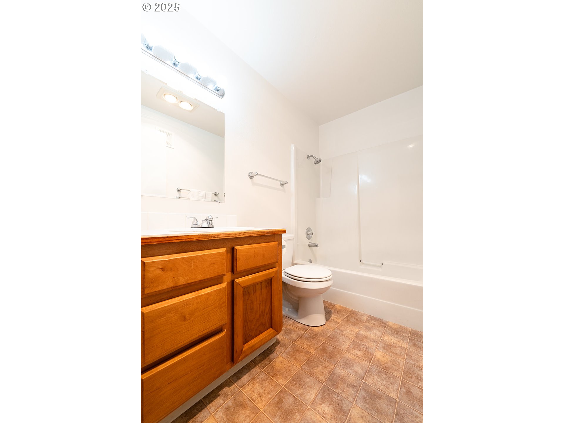 8720 Southwest Tualatin Road, Unit 206 Tualatin, OR 97062 - Photo 32 of 48