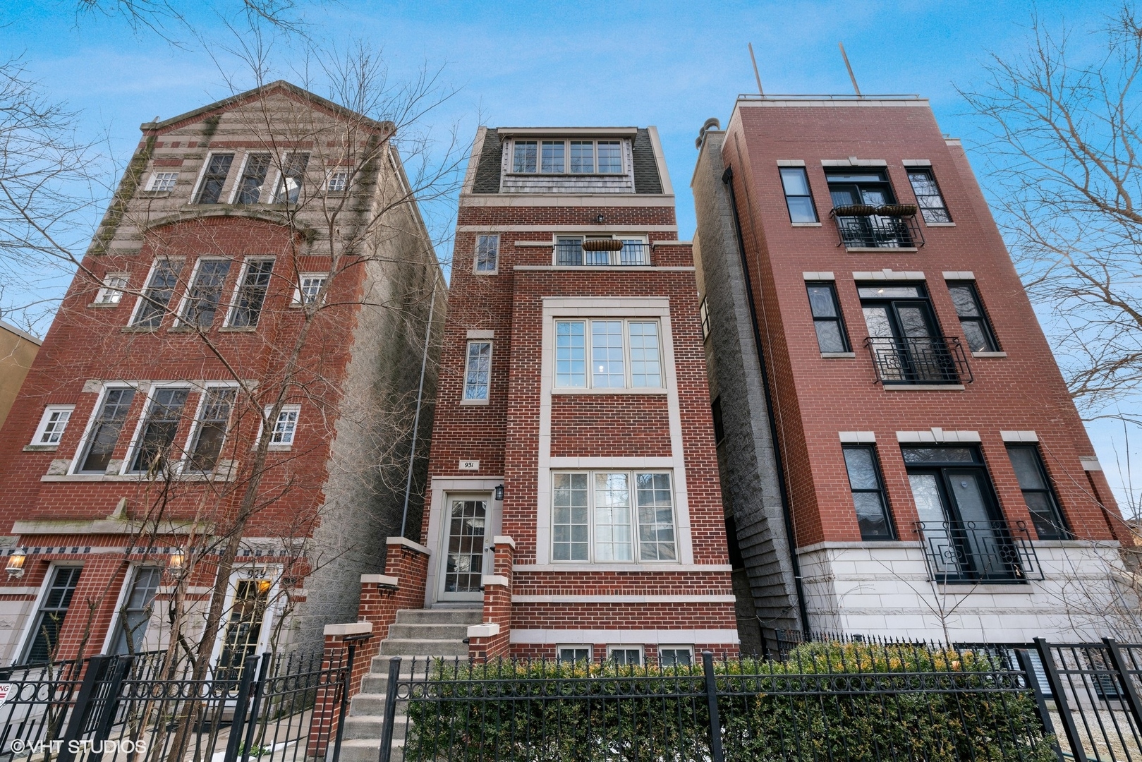 931 West Wolfram Street, Unit 2 Chicago, IL 60657 - Photo 1 of 12