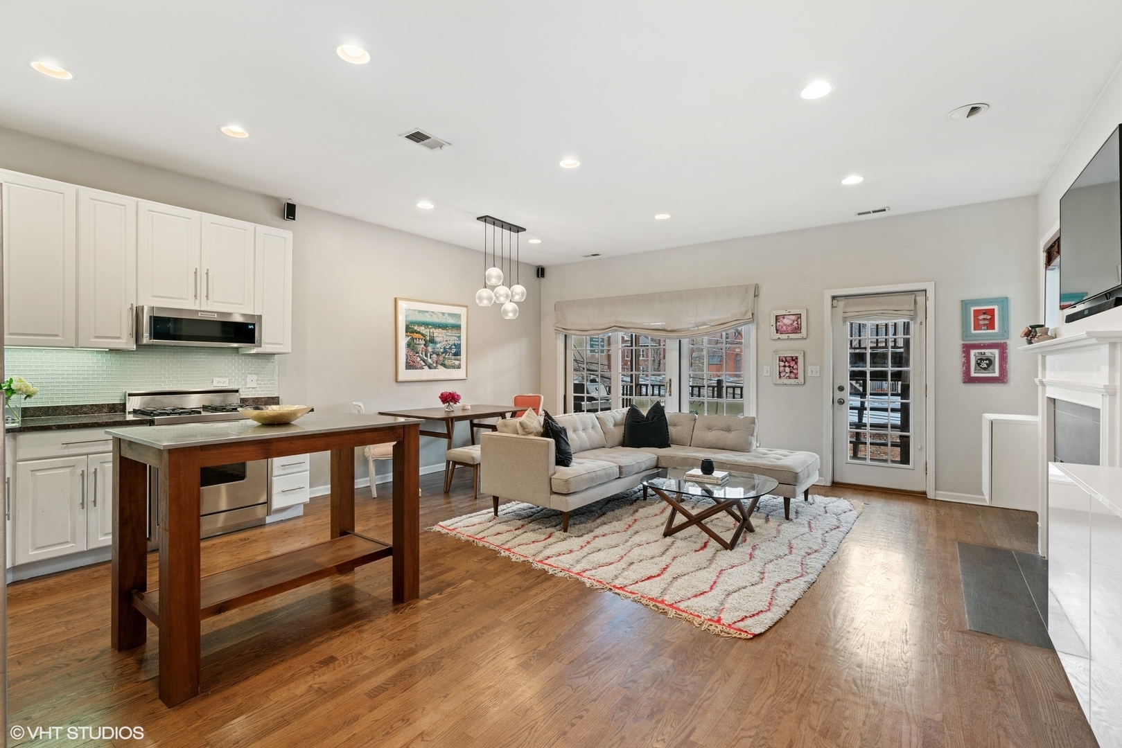 931 West Wolfram Street, Unit 2 Chicago, IL 60657 - Photo 2 of 12