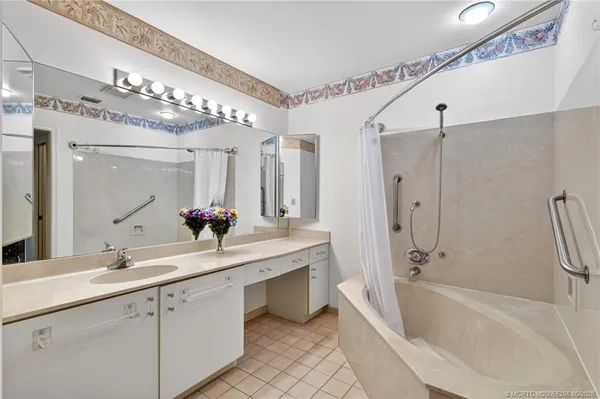 $275,000 | 6031 Southeast Martinique Drive, Unit 202, Stuart, FL 34997