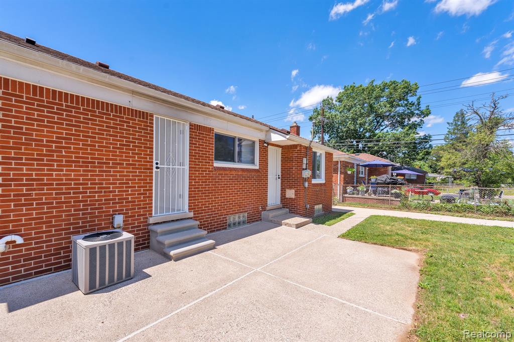 20300 Burt Road Detroit, MI 48219 - Photo 4 of 32