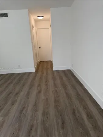 $1,950 | 200 Lakeview Drive, Unit 102, Weston, FL 33326