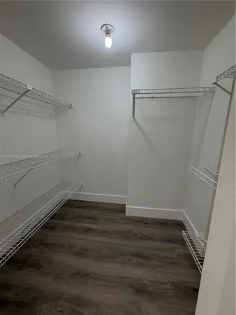 $1,950 | 200 Lakeview Drive, Unit 102, Weston, FL 33326