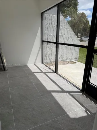 $1,950 | 200 Lakeview Drive, Unit 102, Weston, FL 33326