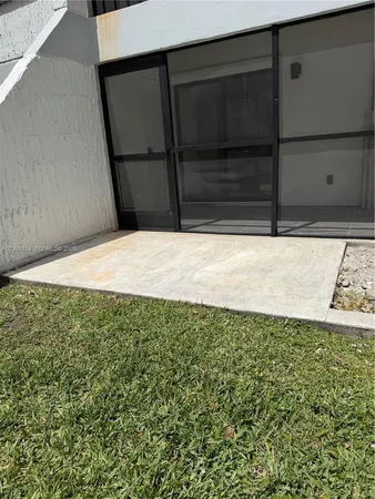 $1,950 | 200 Lakeview Drive, Unit 102, Weston, FL 33326
