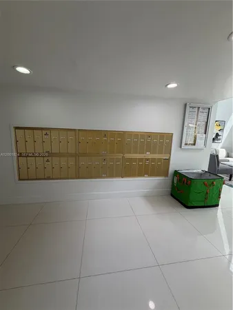 $1,950 | 200 Lakeview Drive, Unit 102, Weston, FL 33326