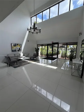 $1,950 | 200 Lakeview Drive, Unit 102, Weston, FL 33326