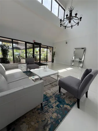 $1,950 | 200 Lakeview Drive, Unit 102, Weston, FL 33326