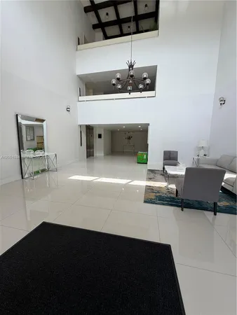 $1,950 | 200 Lakeview Drive, Unit 102, Weston, FL 33326