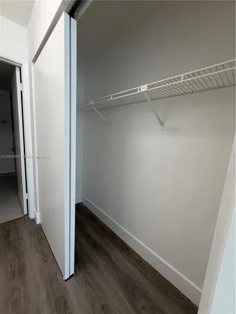 $1,950 | 200 Lakeview Drive, Unit 102, Weston, FL 33326