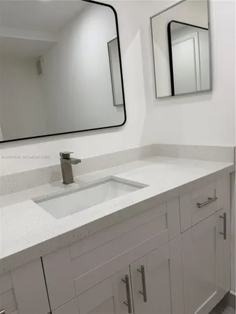 $1,950 | 200 Lakeview Drive, Unit 102, Weston, FL 33326