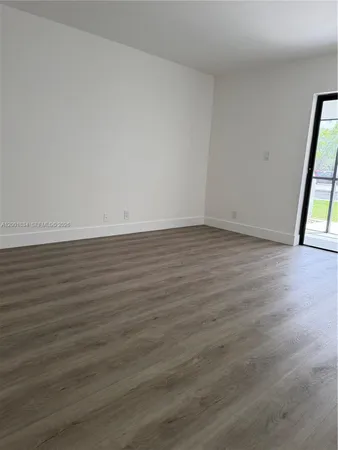 $1,950 | 200 Lakeview Drive, Unit 102, Weston, FL 33326