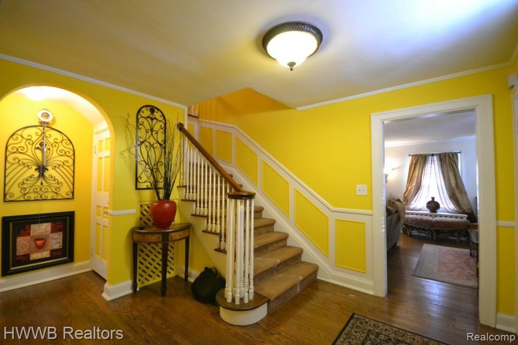 588 Lincoln Road Grosse Pointe, MI 48230 - Photo 2 of 25 Foyer