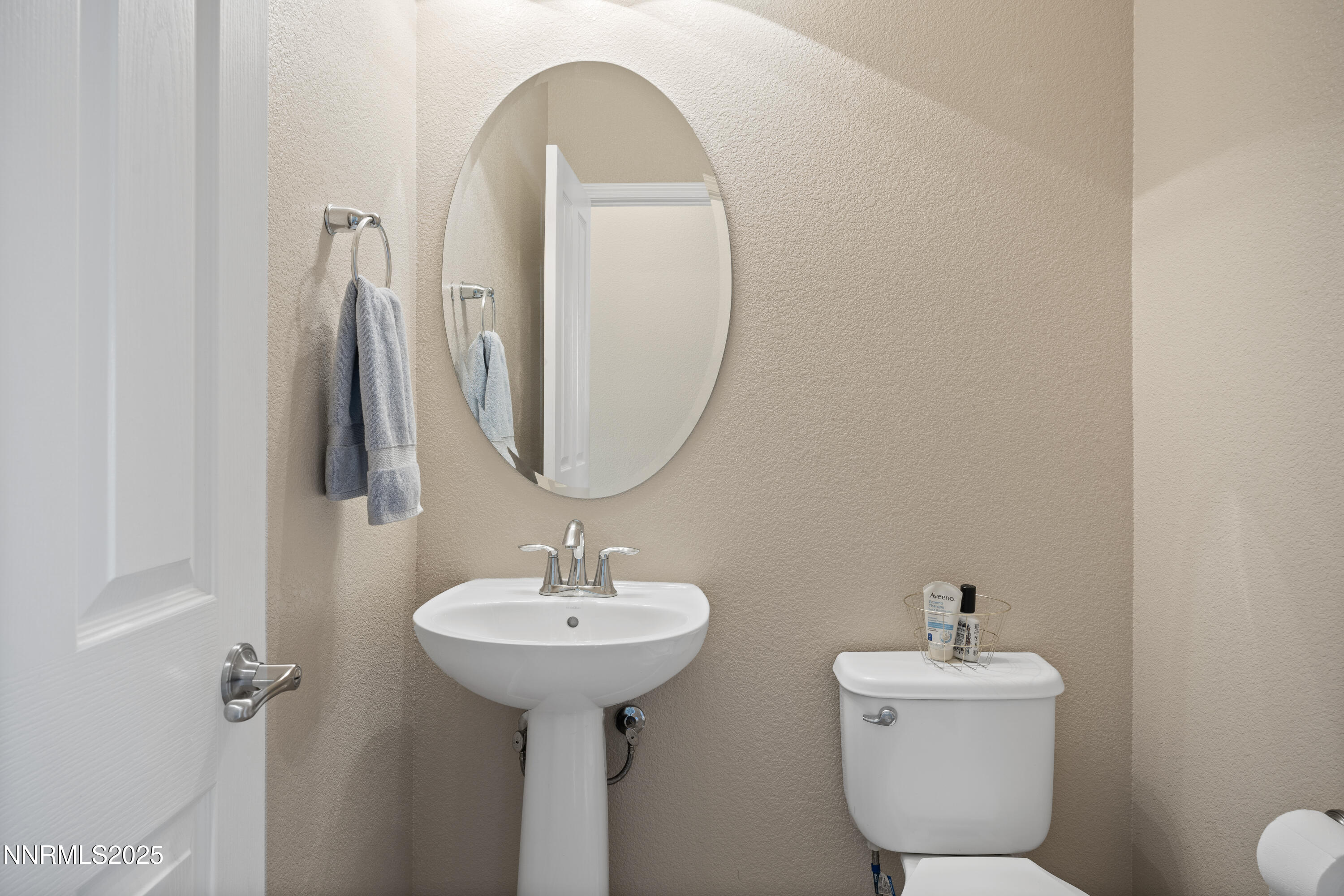 225 Lafayette Lane Reno, NV 89509 - Photo 7 of 19 Powder Room