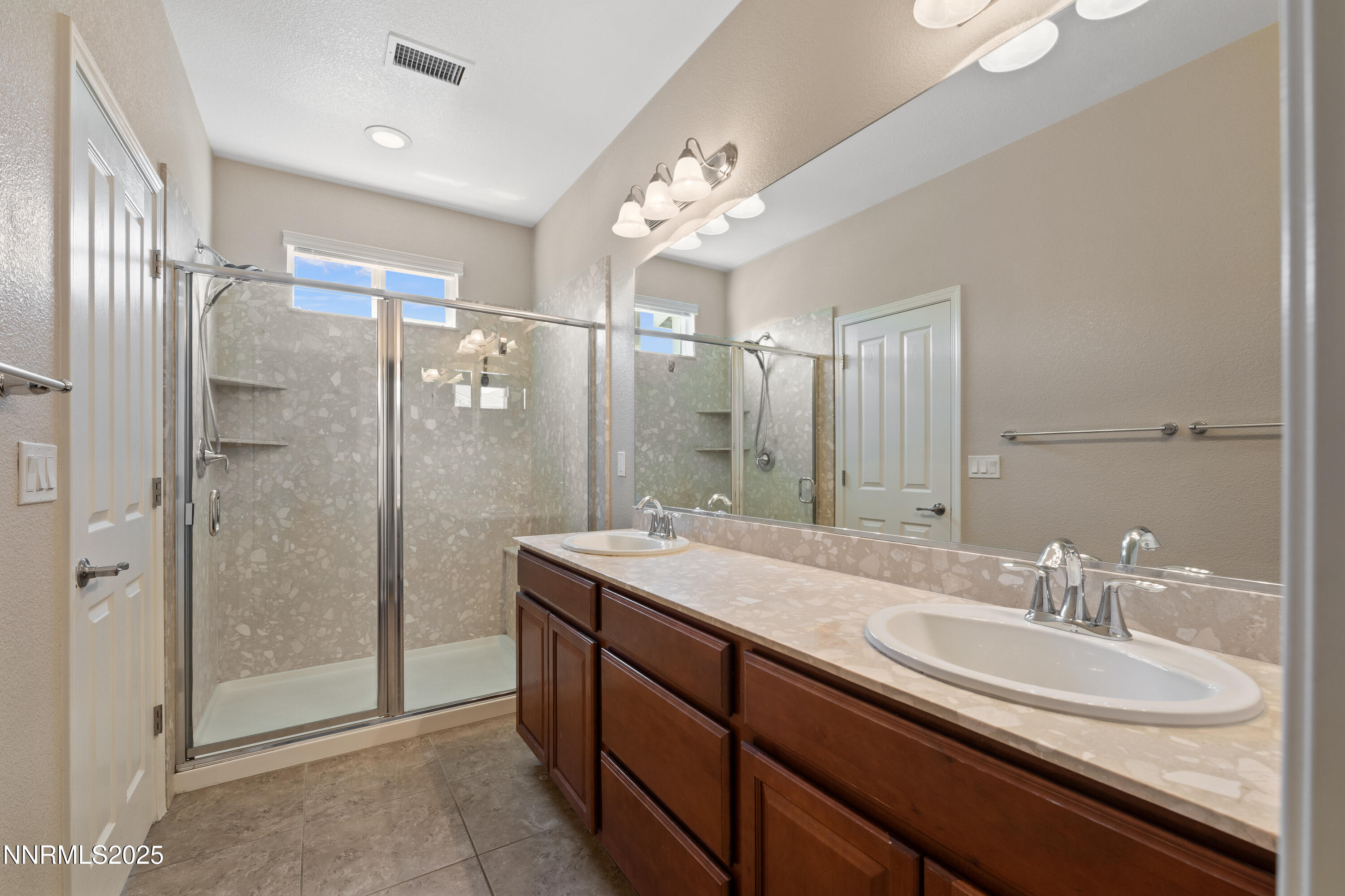 225 Lafayette Lane Reno, NV 89509 - Photo 10 of 19 Primary Ensuite Bath