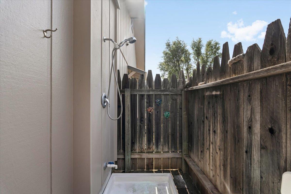 15666 Wolf Mountain Road Grass Valley, CA 95949 - Photo 46 of 78 a view of balcony with wooden fence