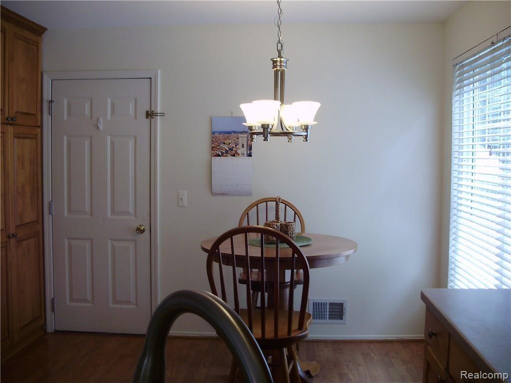 211 Whitney Drive Rochester Hills, MI 48307 - Photo 10 of 25