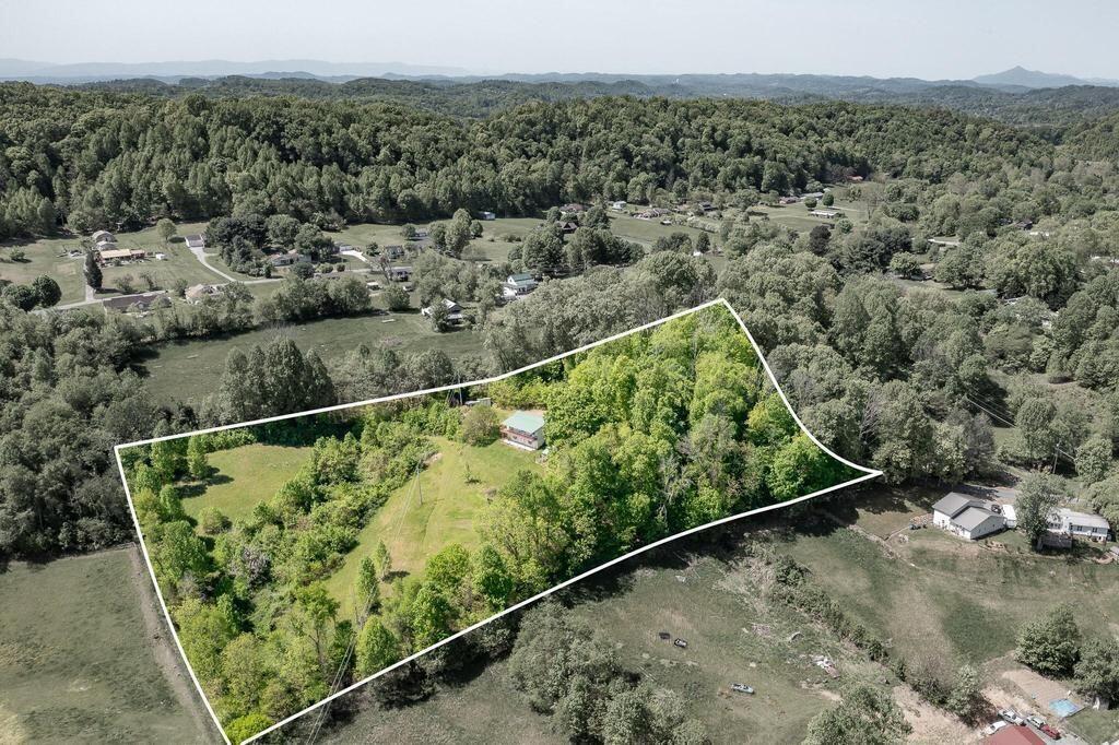 280 Lester Road Blountville, TN 37617 - Photo 11 of 66 11