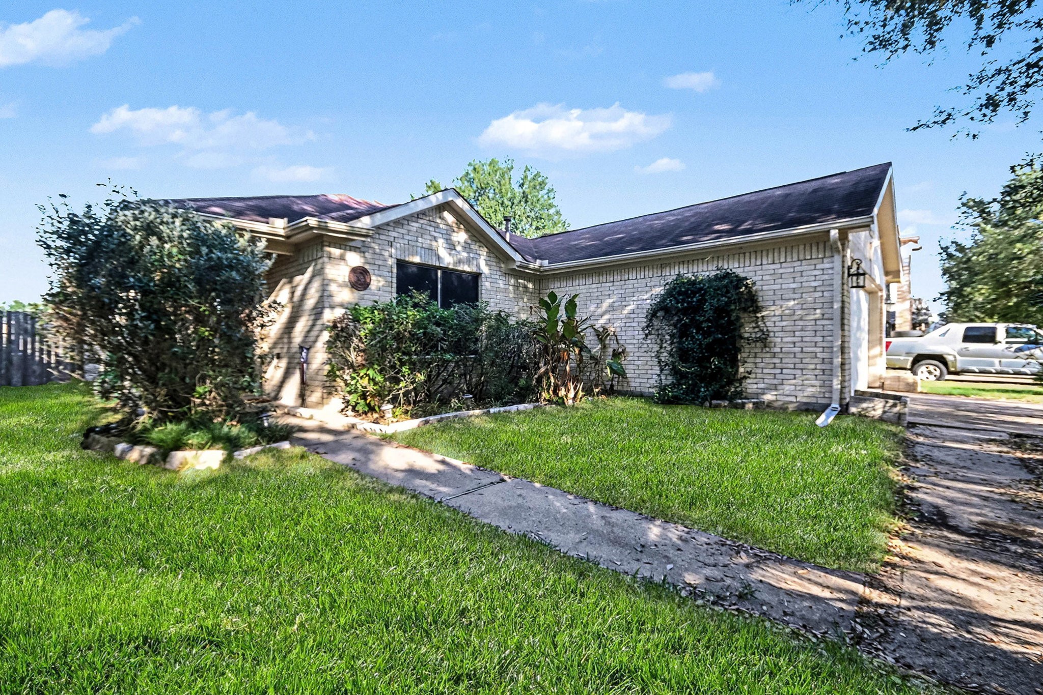 1318 Stevens Court Rosenberg, TX 77471 - Photo 4 of 32 a view of a back yard of the house