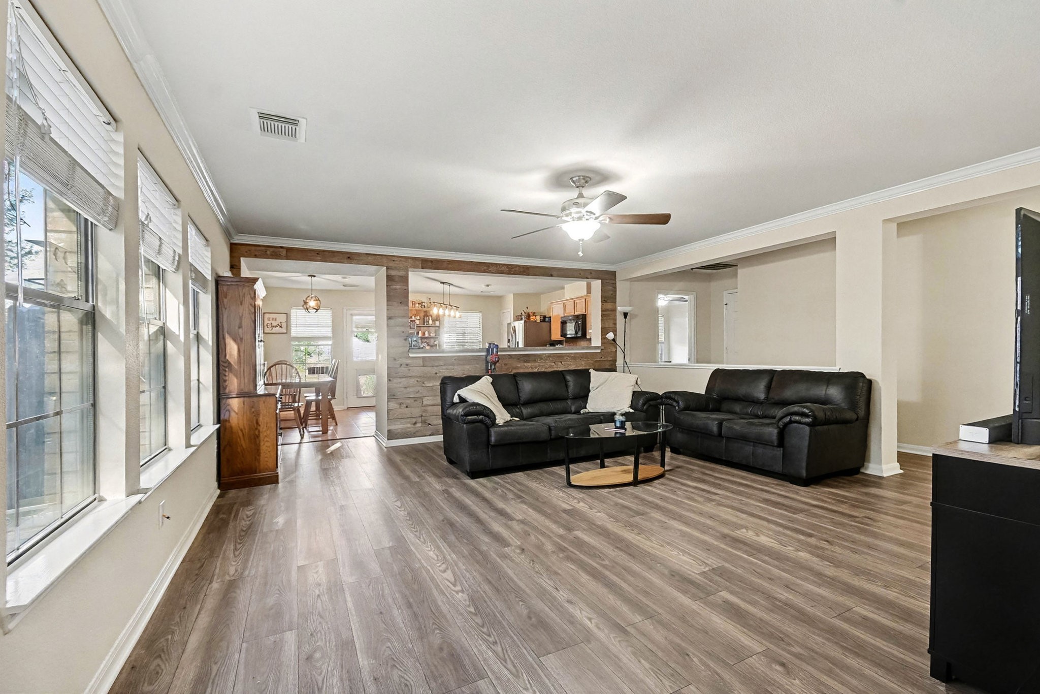 1318 Stevens Court Rosenberg, TX 77471 - Photo 6 of 32 a living room with furniture and a large window