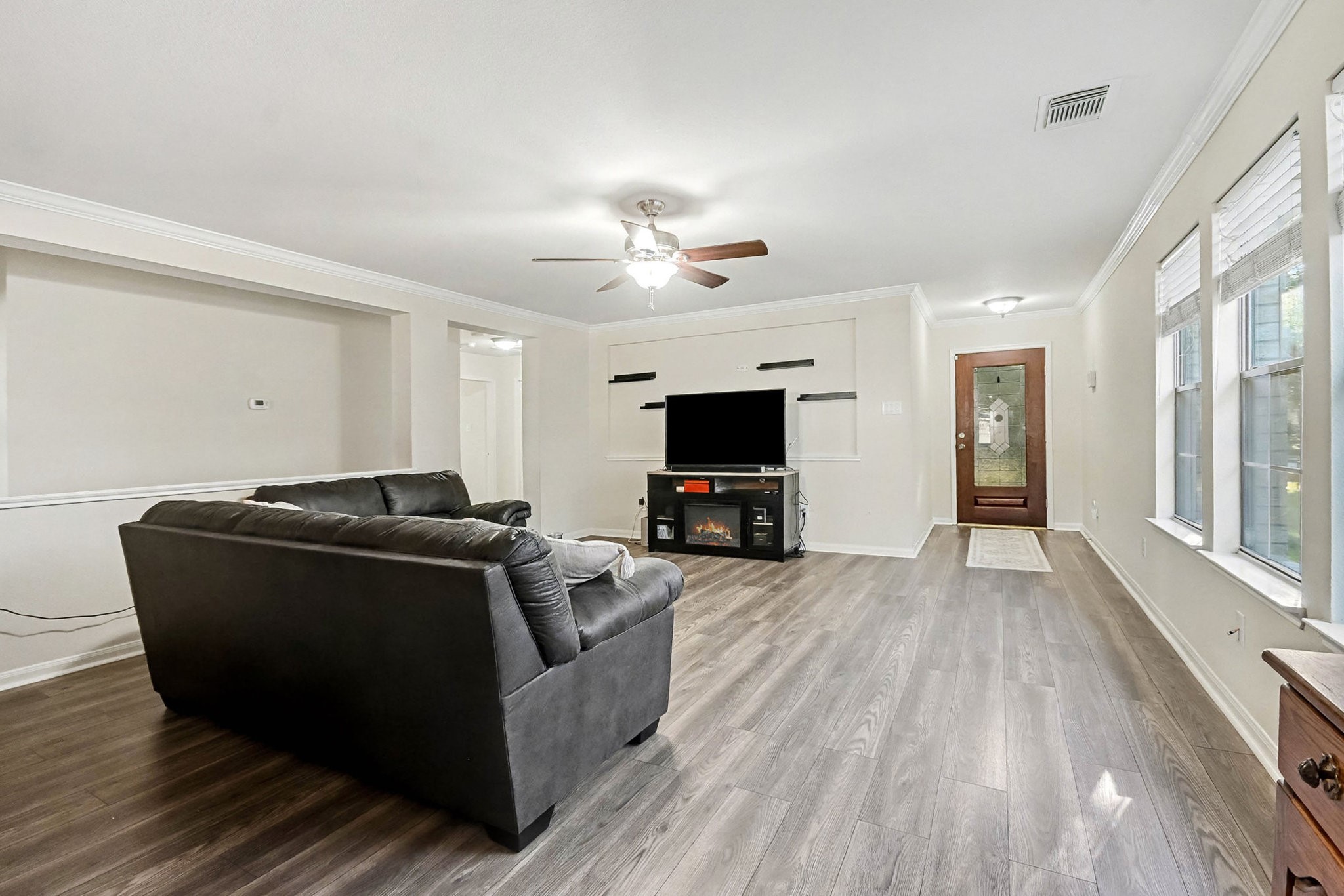 1318 Stevens Court Rosenberg, TX 77471 - Photo 8 of 32 a living room with furniture and a flat screen tv