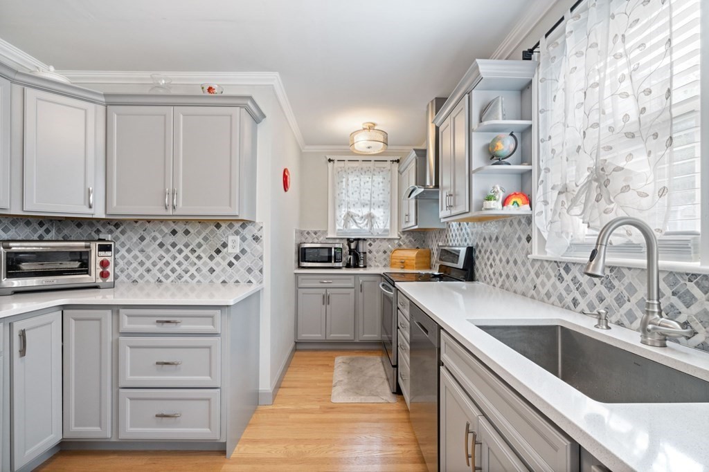 24 Alton Road Quincy, MA 02169 - Photo 6 of 35 Gallery Image 6
