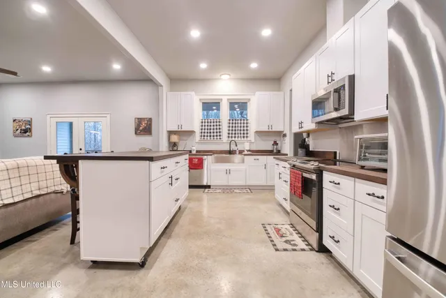 $430,000 | 301 Summer Oaks Drive, Lamar, MS 38642