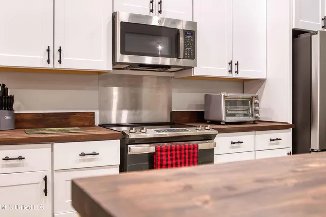 $430,000 | 301 Summer Oaks Drive, Lamar, MS 38642