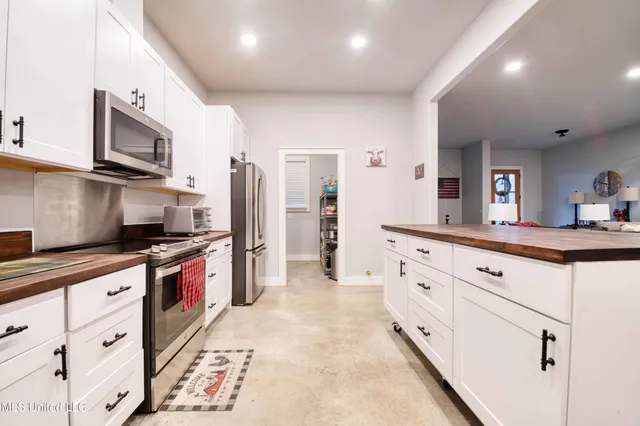 $430,000 | 301 Summer Oaks Drive, Lamar, MS 38642