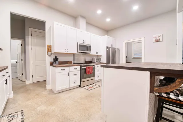 $430,000 | 301 Summer Oaks Drive, Lamar, MS 38642