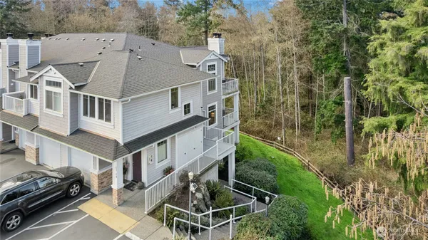 a building with a lot of windows