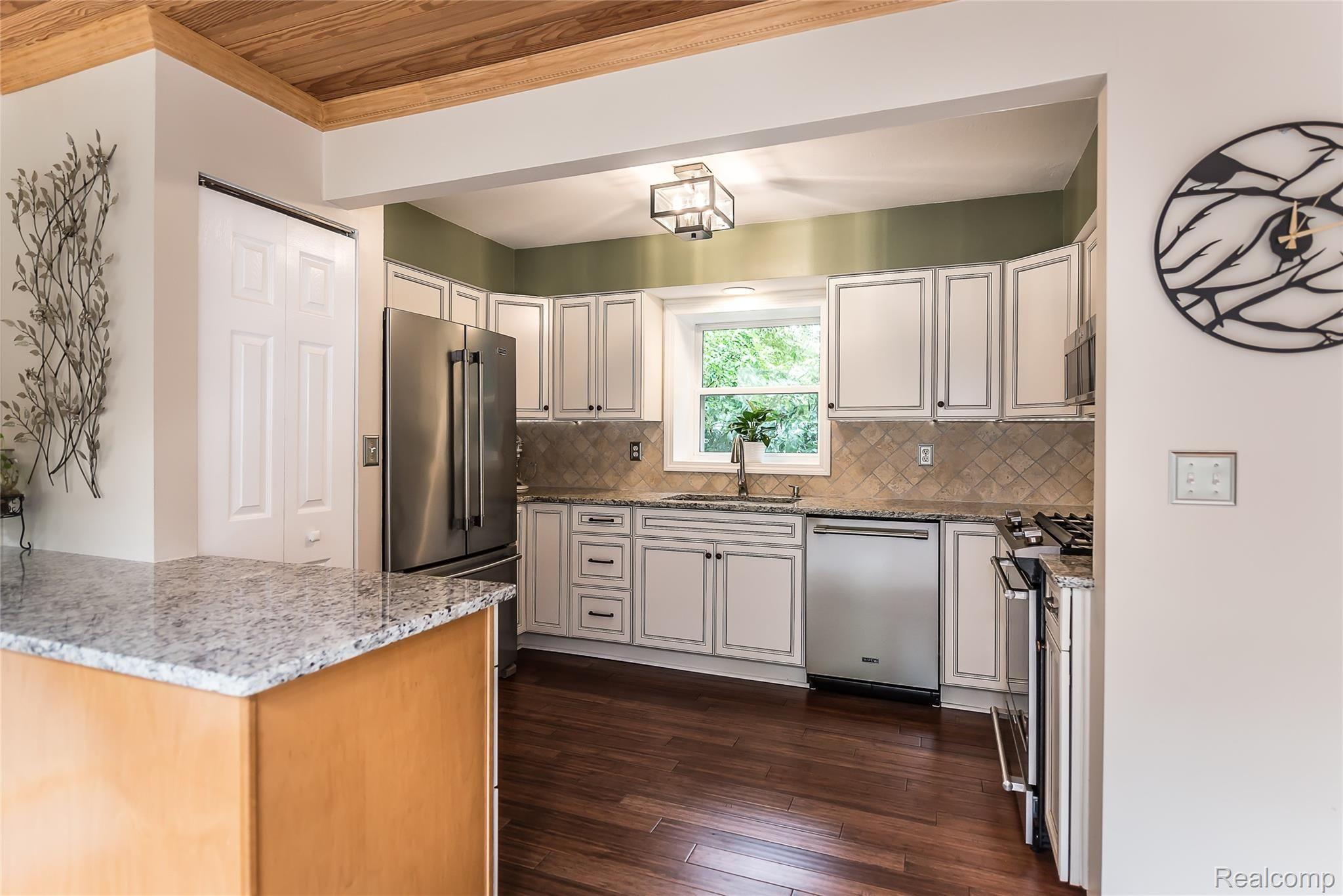 9815 Toma Road Pinckney, MI 48169 - Photo 26 of 59 DSC_1340.jpg