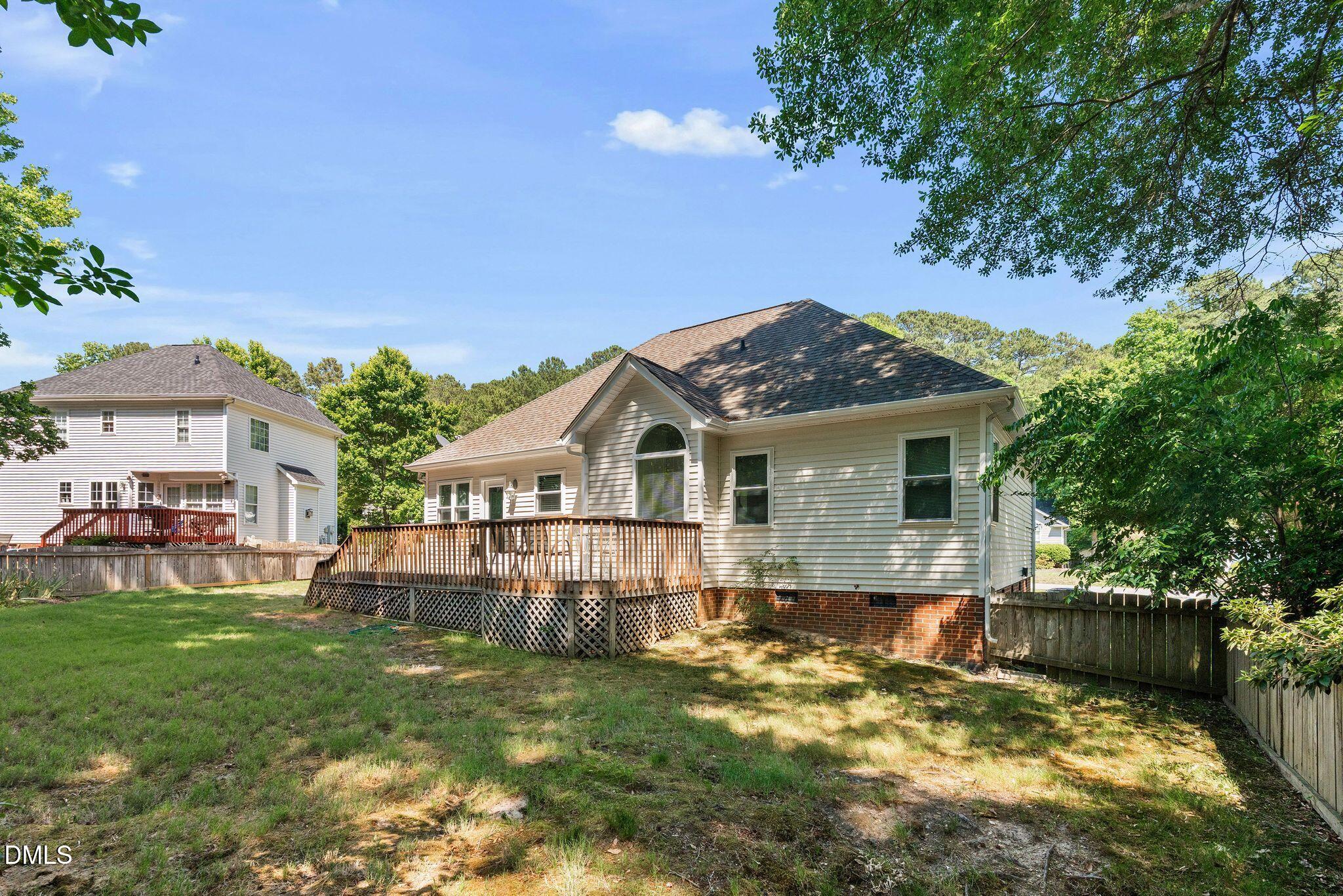 2733 Glastonbury Road Apex, NC 27539 - Photo 26 of 35 19_DSC05234