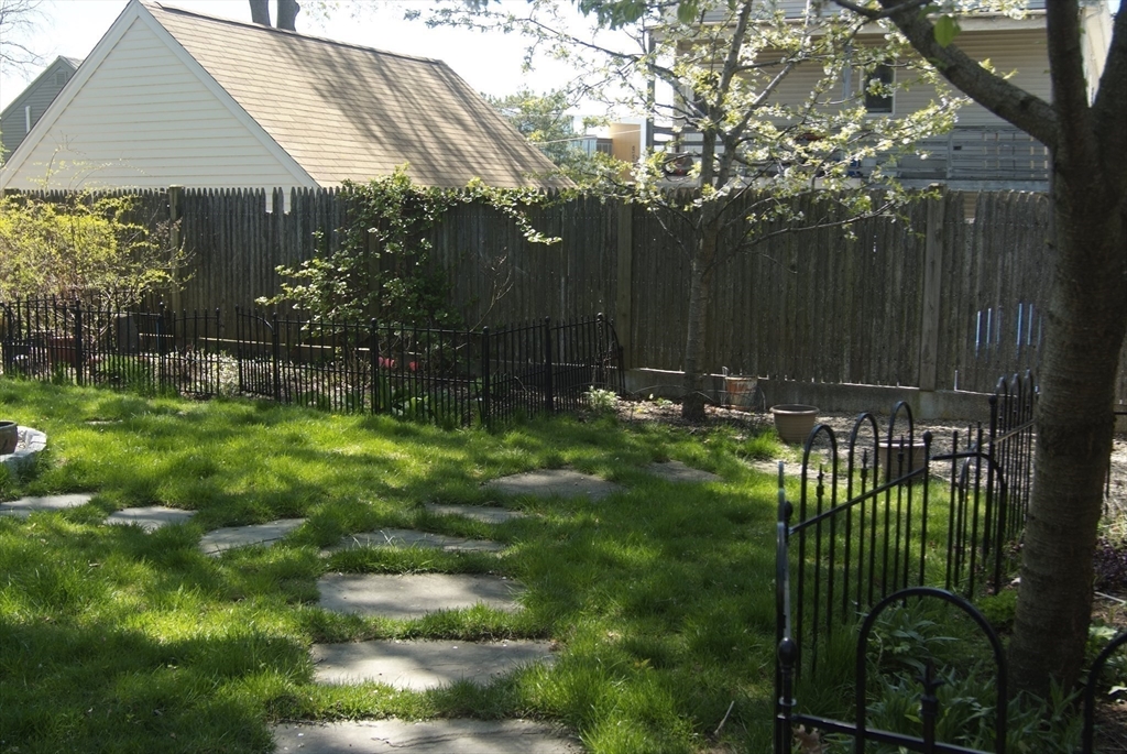 80 Linden Street, Unit 80 Salem, MA 01970 - Photo 34 of 35 a backyard of a house with lots of green space