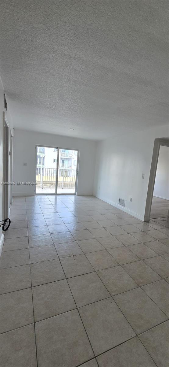 2415 Northwest 16th St Road, Unit 315 Miami, FL 33125 - Photo 8 of 28 Living Room