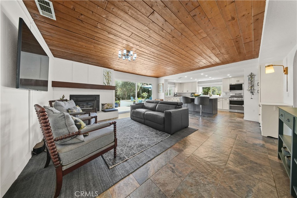 17007 Ranchero Road Riverside, CA 92504 - Photo 11 of 39