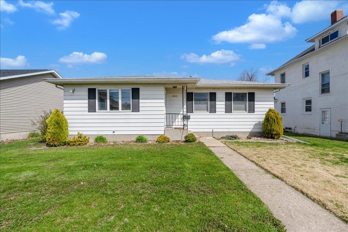 1413 30th Avenue Moline, IL 61265 - Photo 2 of 45