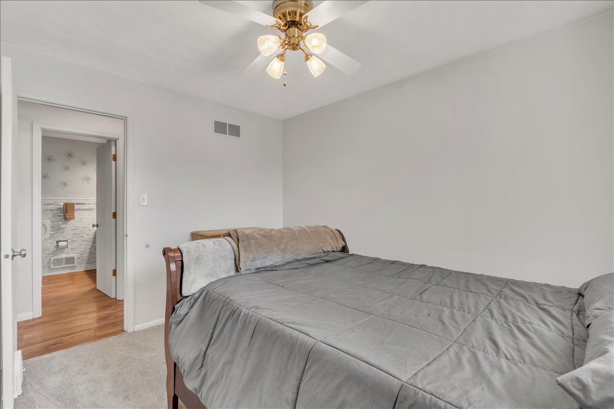 1413 30th Avenue Moline, IL 61265 - Photo 29 of 45