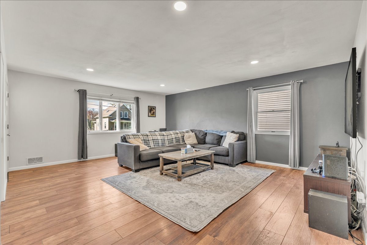 1413 30th Avenue Moline, IL 61265 - Photo 5 of 45