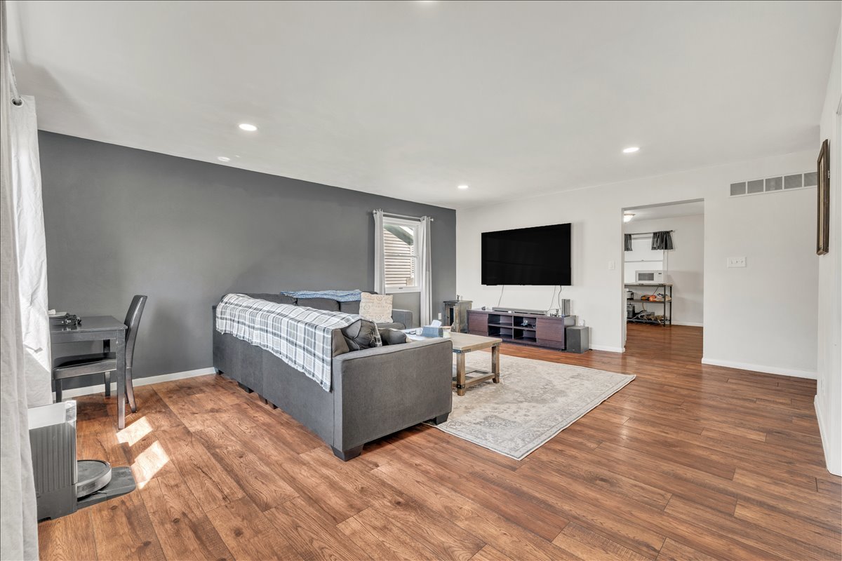 1413 30th Avenue Moline, IL 61265 - Photo 6 of 45