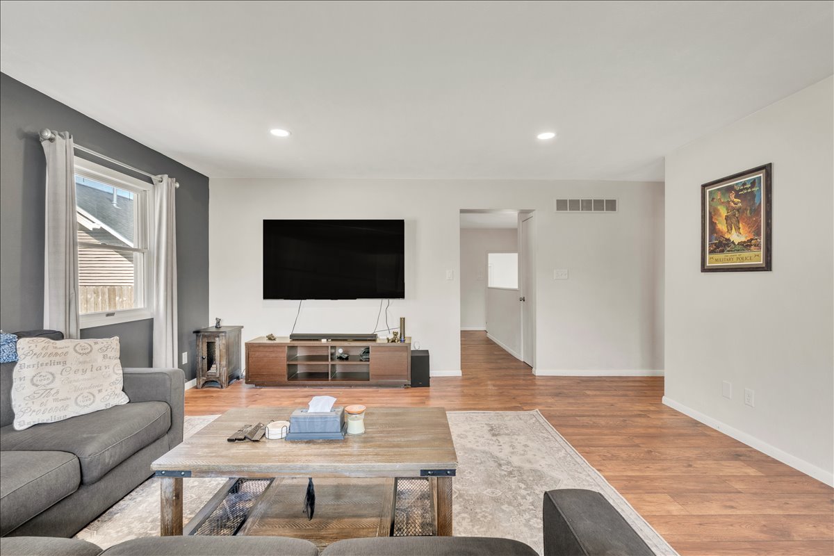 1413 30th Avenue Moline, IL 61265 - Photo 8 of 45