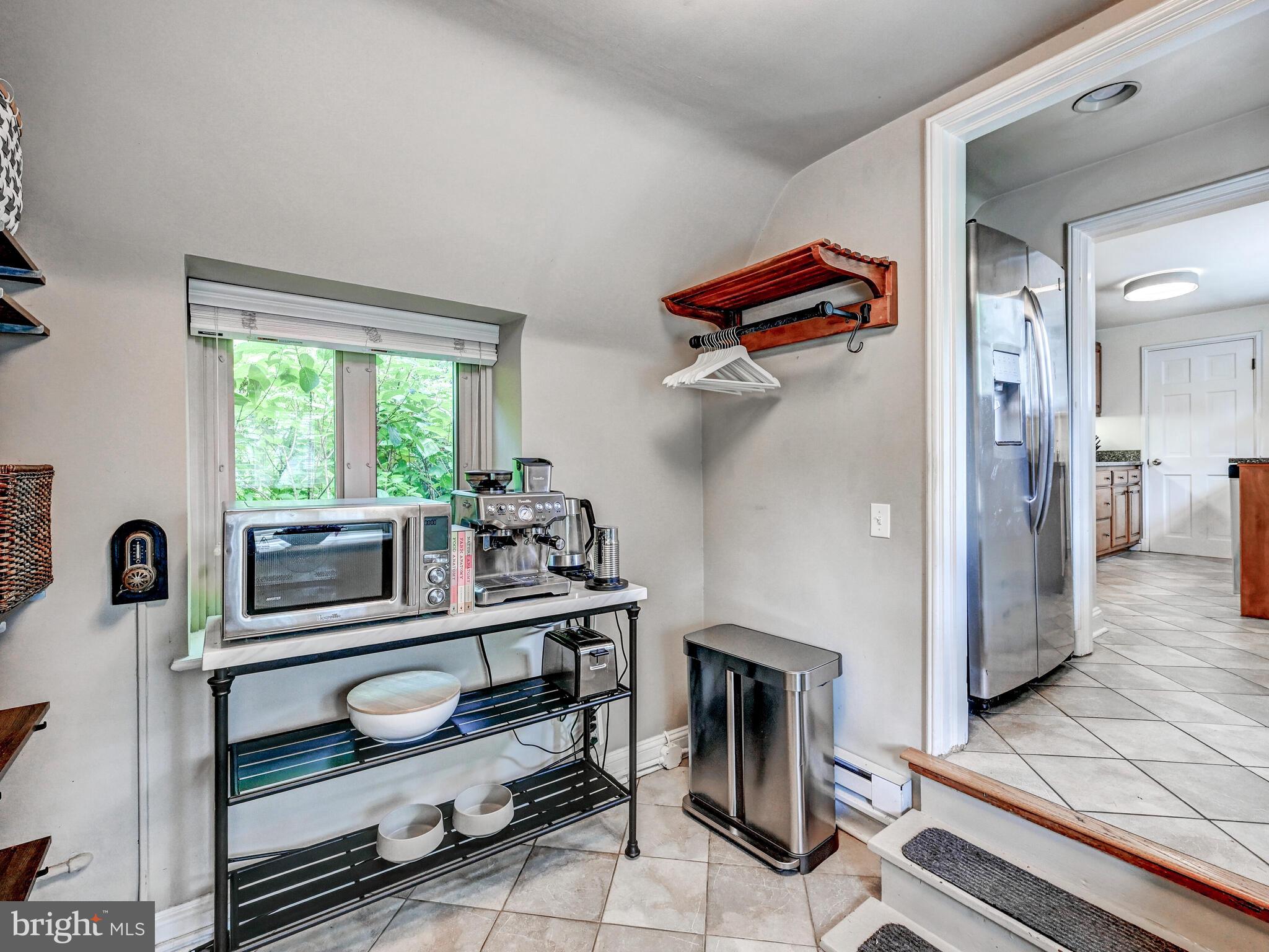 209 Paddington Road Baltimore, MD 21212 - Photo 19 of 36 a room with furniture and a window