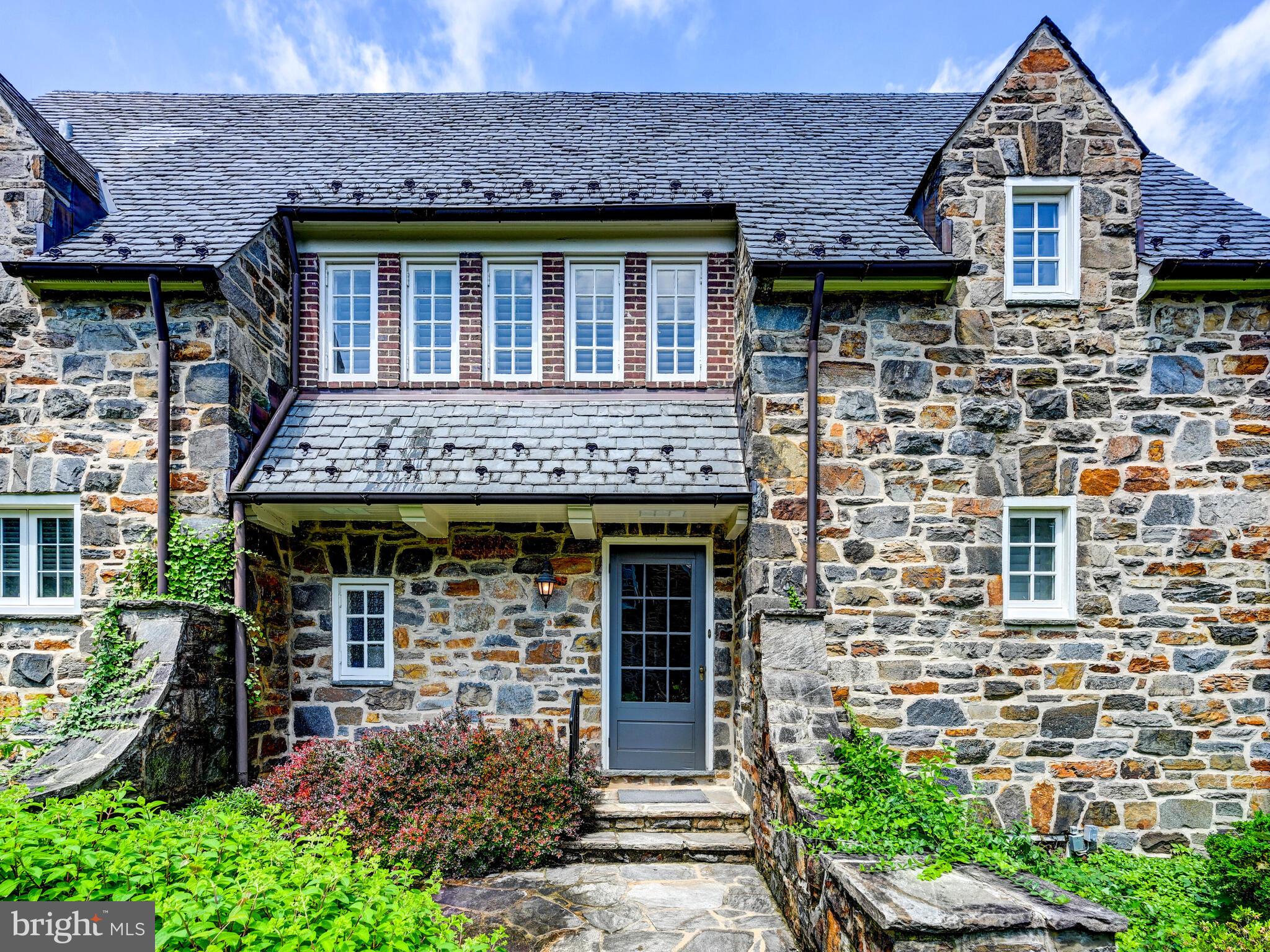 209 Paddington Road Baltimore, MD 21212 - Photo 2 of 36 a front view of a house with garden