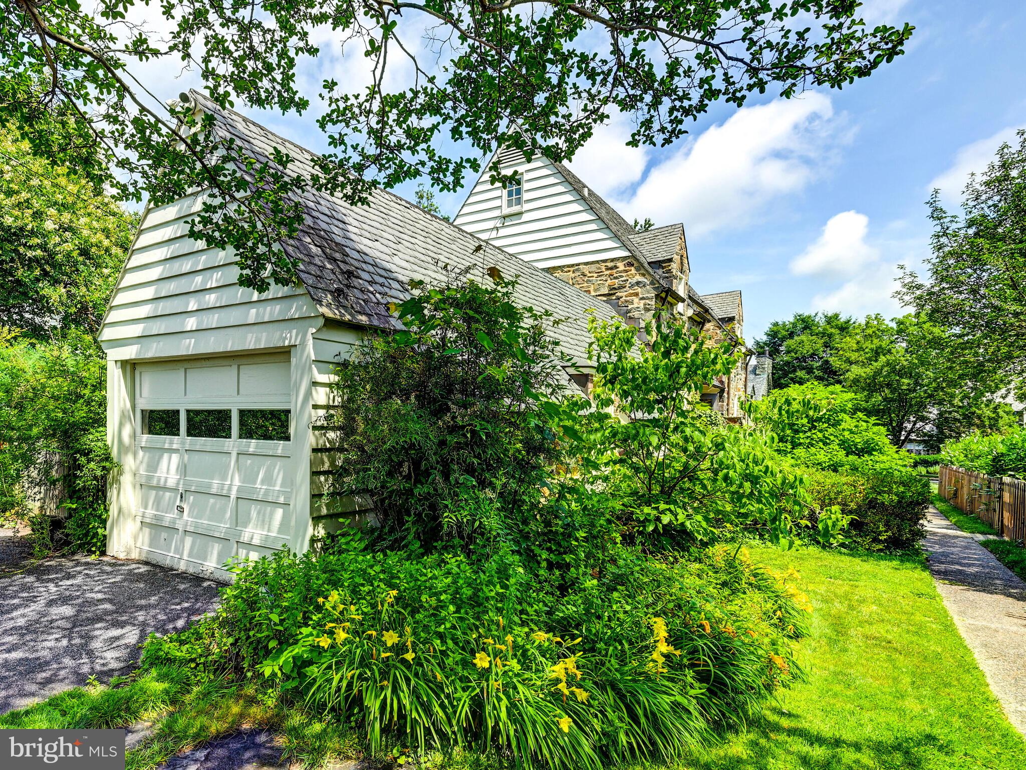 209 Paddington Road Baltimore, MD 21212 - Photo 31 of 36 a view of a house with a yard and plants